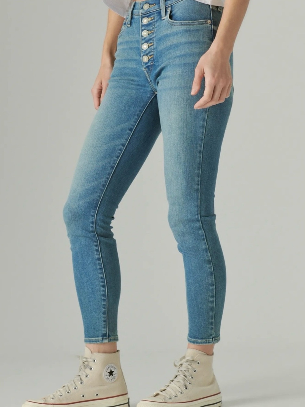 Lucky Brand Bridgette High Rise
Crop Button Fly
Jeans Medium Wash
Size 26